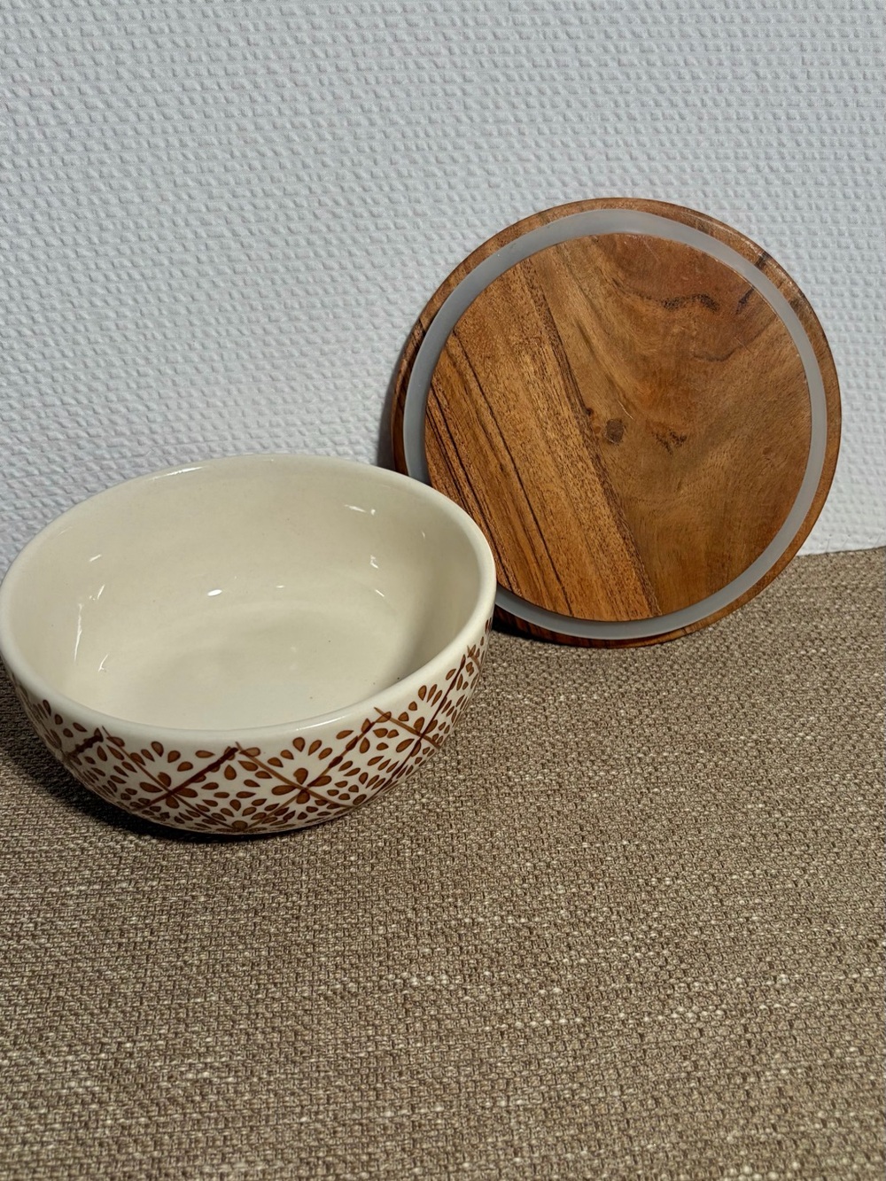 Ceramic Bowl with Wooden Sealing Lid - Hand-Painted Brown & Cream - Picture 5 of 6